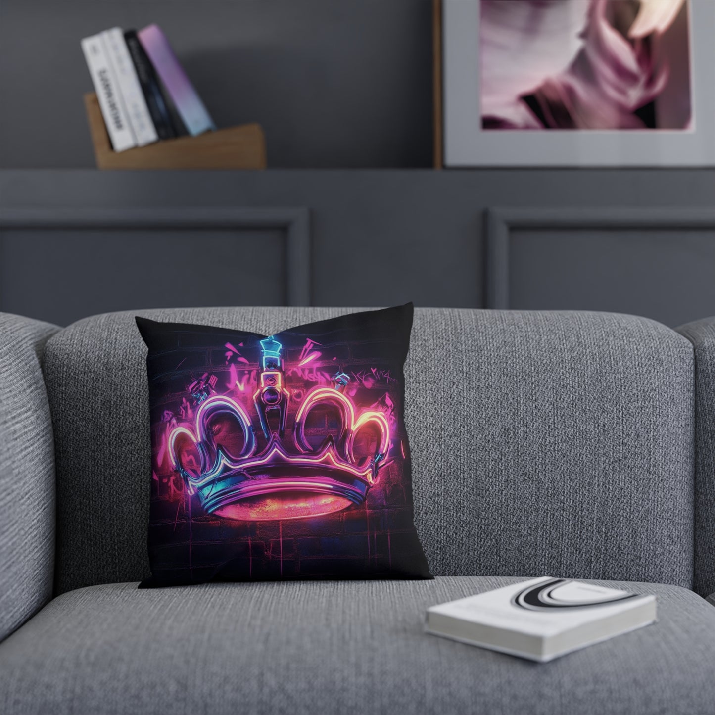 Tyylikäs ja Rohkea sisustustyyny Queen